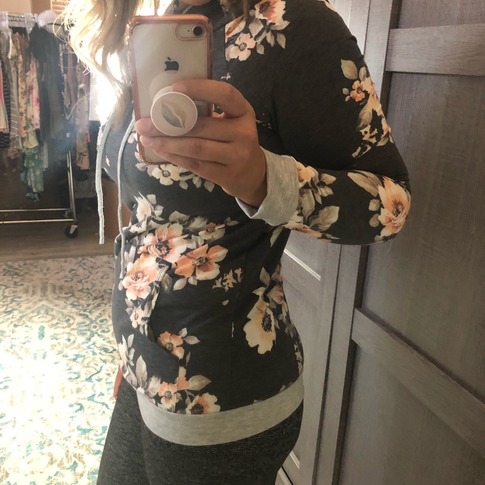 Last 1!!! Small Floral hooded sweatshirt - Picture 6 of 6